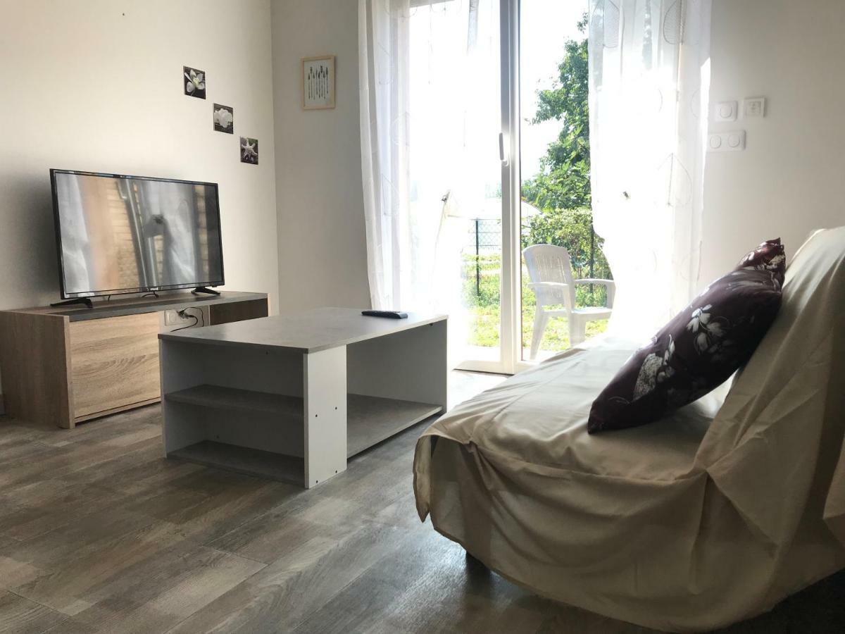 Joli Studio Au Calme Apartamento Bassens  Exterior foto