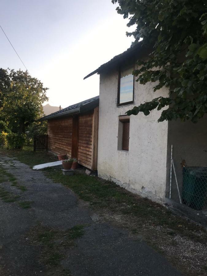 Joli Studio Au Calme Apartamento Bassens  Exterior foto